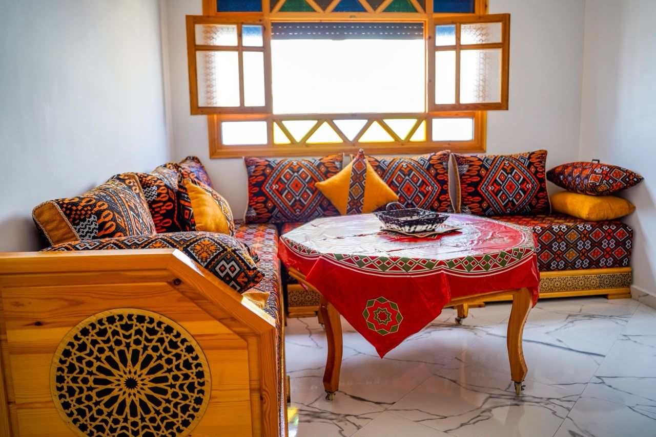 Living room with a Moroccan bench seat and a carved table